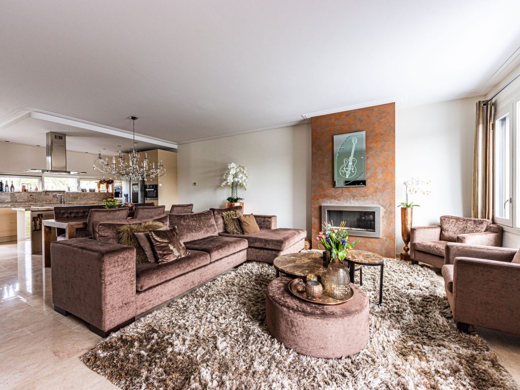 Stucshowroom in Leiden, gespecialiseerd in stucbenodigdheden en verf