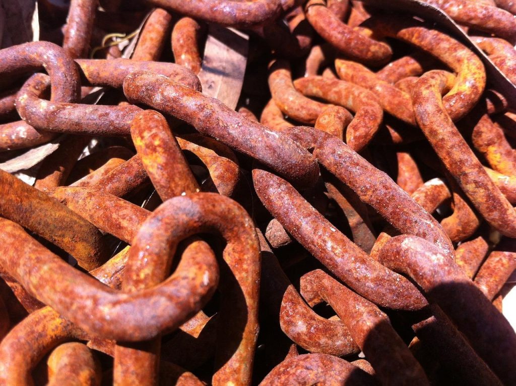 Oud ijzer en metaalafval klaar voor scrap metal recycling in Emmen met duurzame verwerkingsfaciliteiten